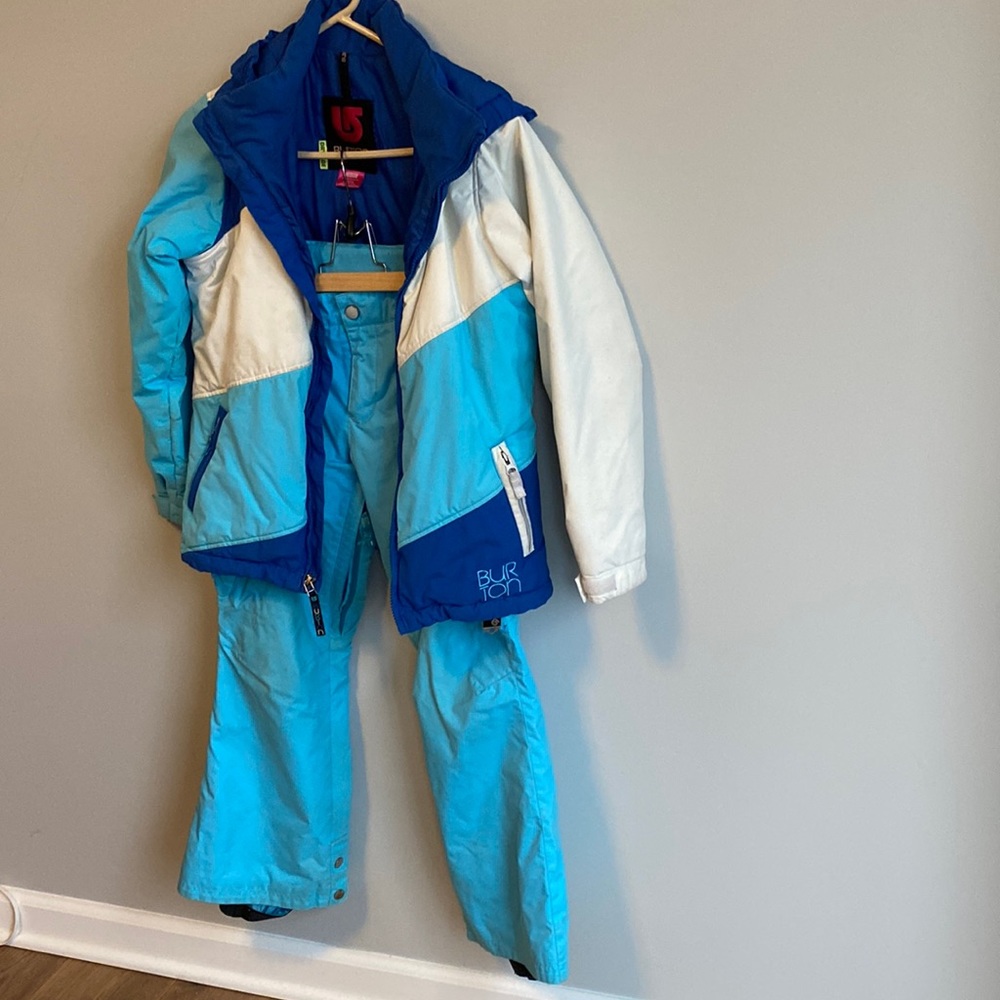 Burton girls snowboard coat and pants size M
